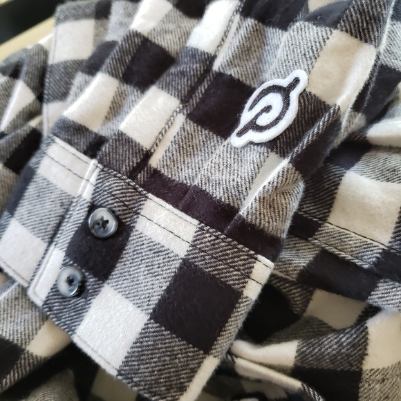 Peloton Button Down Shirt Size Medium NEW! - Picture 10 of 16